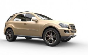 Un SUV beige aux vitres teintées et aux jantes chromées brillantes est présenté de biais, garé sur un fond blanc. Le véhicule paraît moderne et épuré, avec ses phares et sa calandre distinctifs.